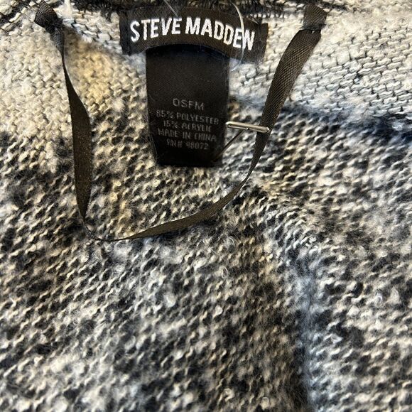 Steve Madden Women's Ruana Wrap One Size Black Kimono Pockets Fringed NWT - Picture 7 of 7